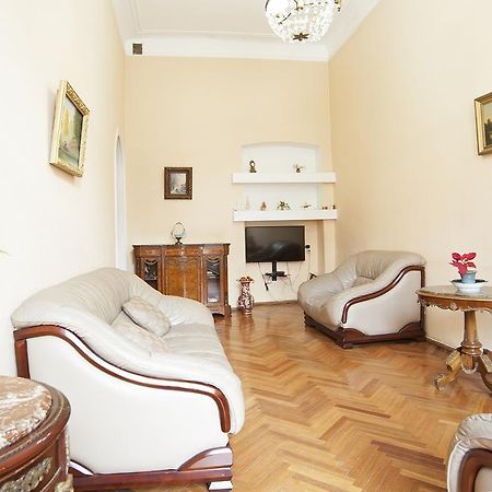 Apartment In Purtseladze Street Tbilisi Exterior foto