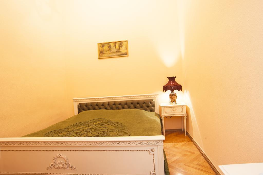 Apartment In Purtseladze Street Tbilisi Exterior foto