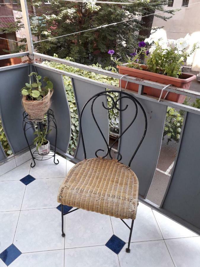 Apartment In Purtseladze Street Tbilisi Exterior foto